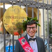 Musicista e docente di musica laureato offre lezioni di pianoforte e propedeutica musicale. Sia a scuole che a privati